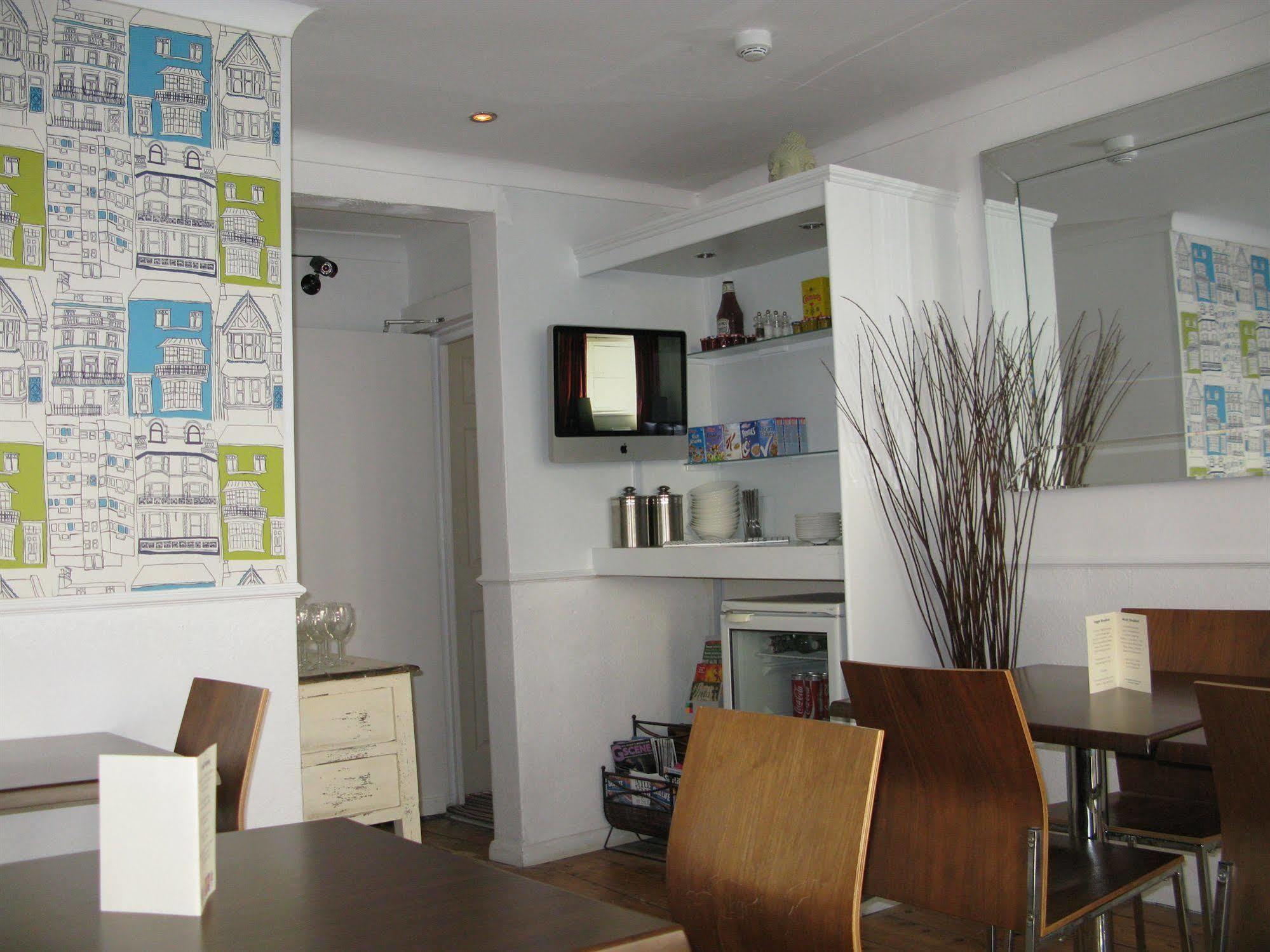 Oyo Lifestyle Hotel Sea Breeze Brighton ภายนอก รูปภาพ