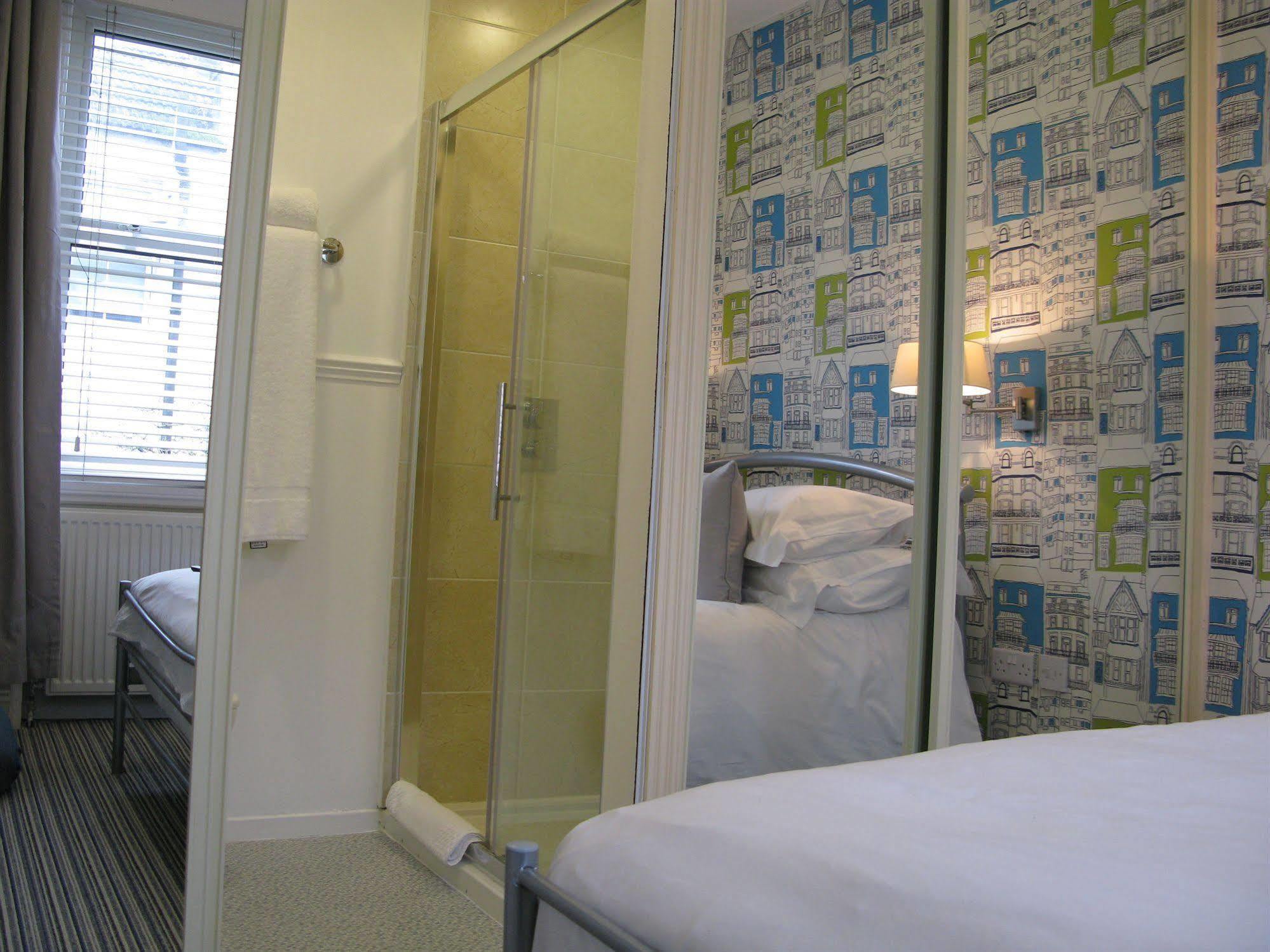 Oyo Lifestyle Hotel Sea Breeze Brighton ภายนอก รูปภาพ