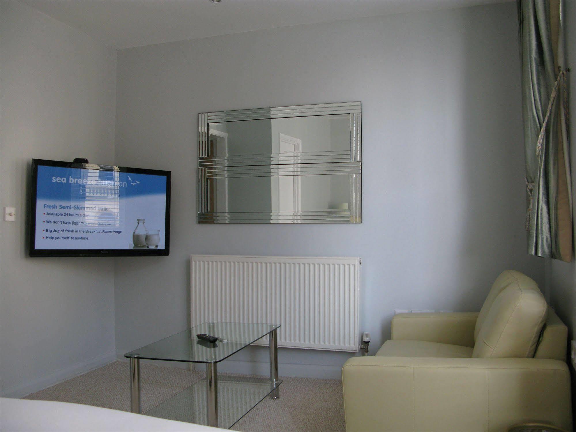 Oyo Lifestyle Hotel Sea Breeze Brighton ภายนอก รูปภาพ