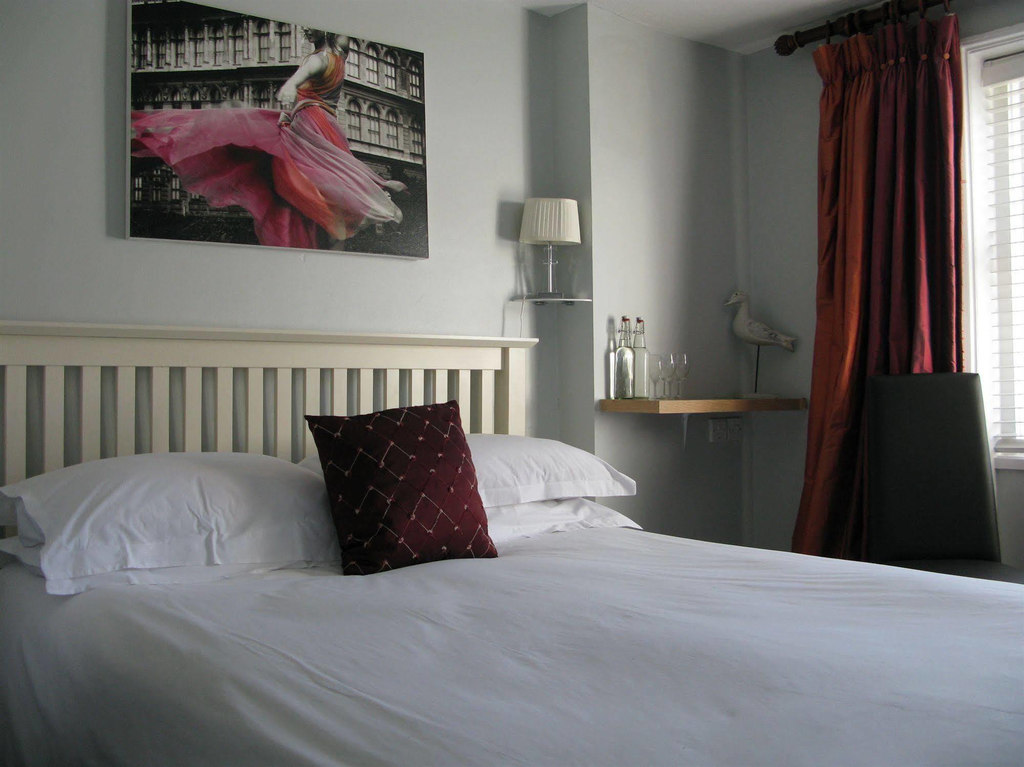 Oyo Lifestyle Hotel Sea Breeze Brighton ภายนอก รูปภาพ
