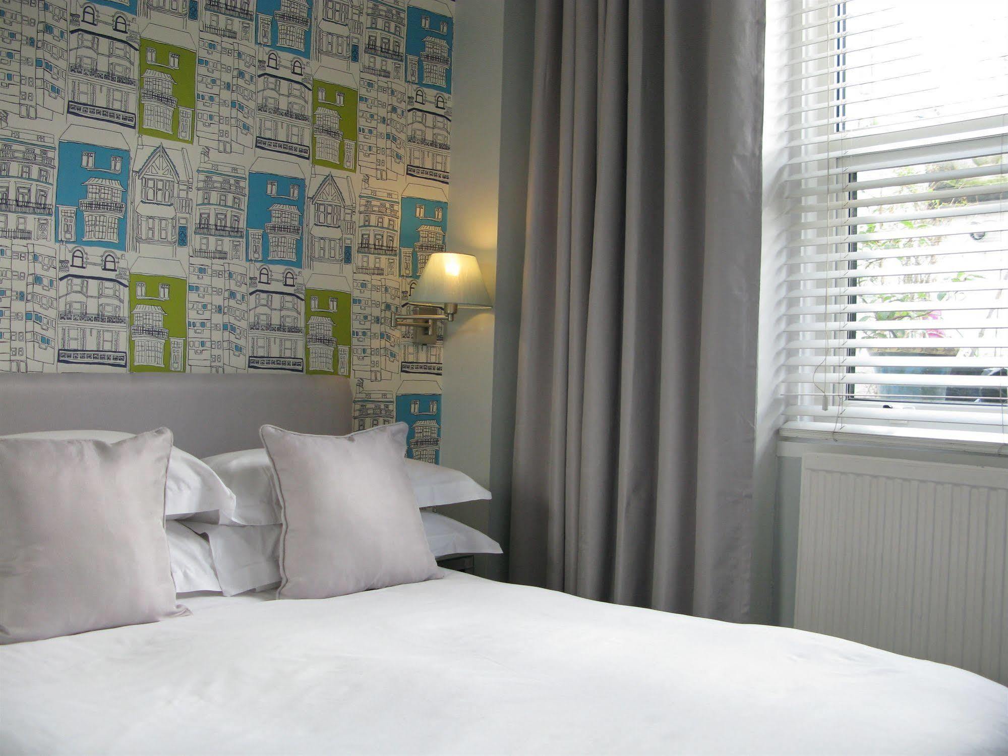 Oyo Lifestyle Hotel Sea Breeze Brighton ภายนอก รูปภาพ