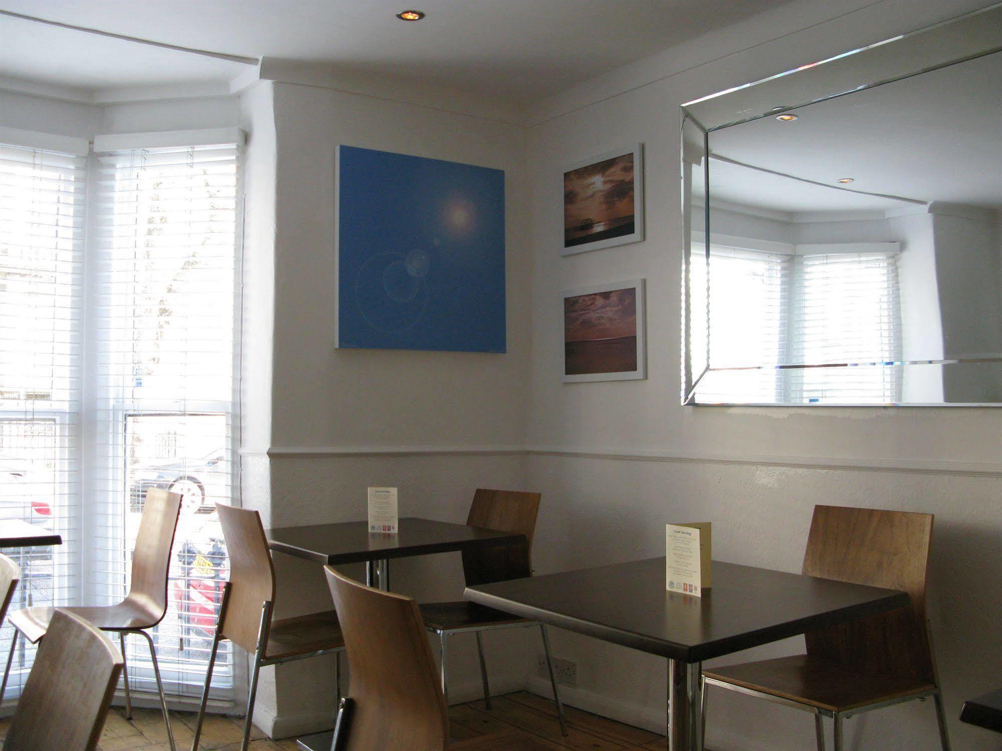 Oyo Lifestyle Hotel Sea Breeze Brighton ภายนอก รูปภาพ