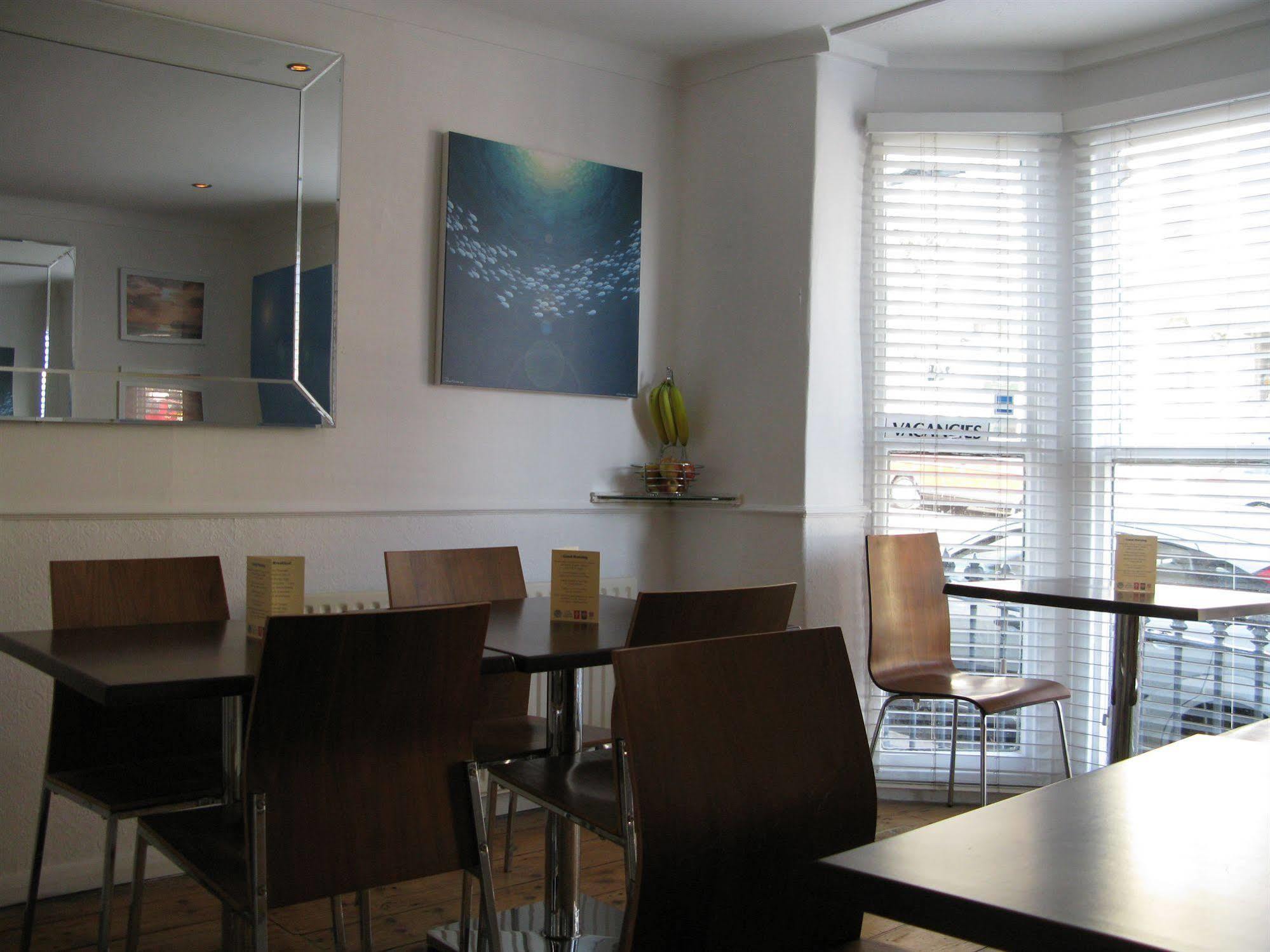 Oyo Lifestyle Hotel Sea Breeze Brighton ภายนอก รูปภาพ