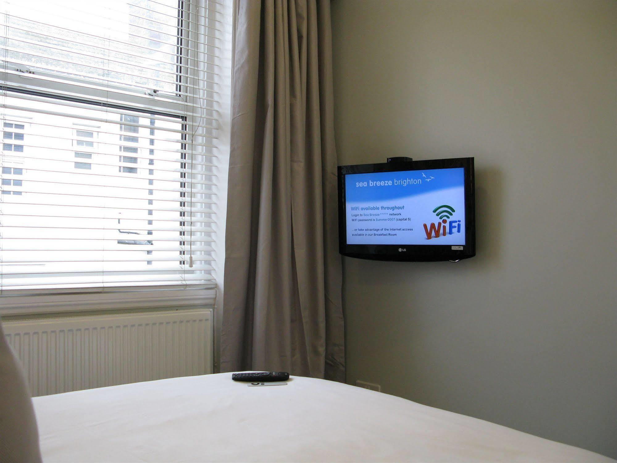 Oyo Lifestyle Hotel Sea Breeze Brighton ภายนอก รูปภาพ
