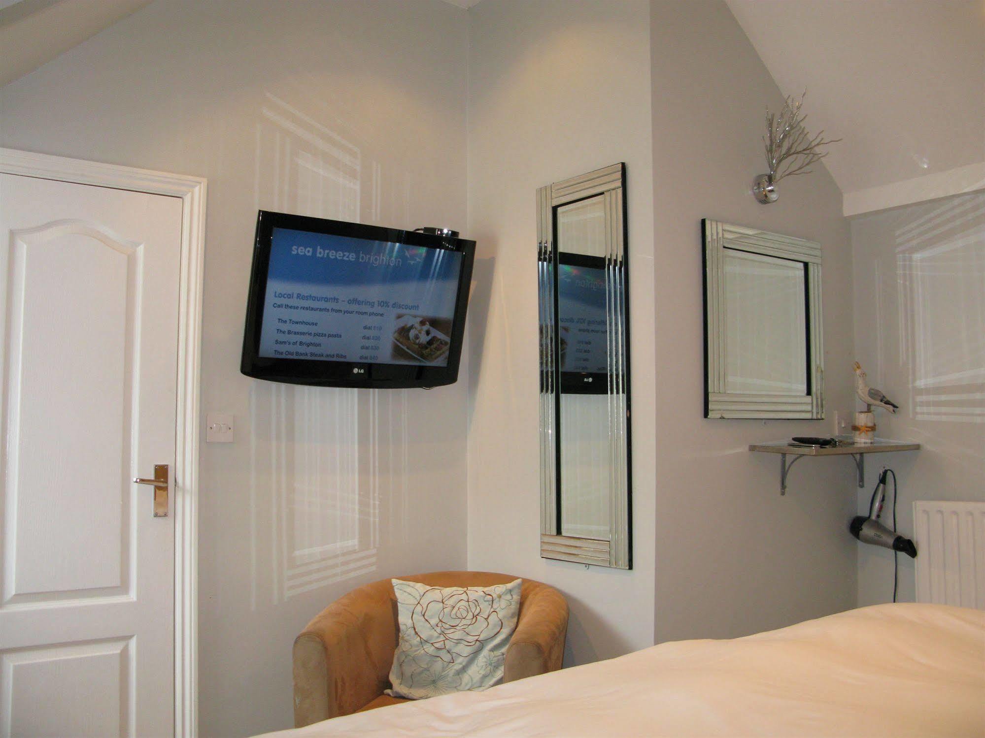 Oyo Lifestyle Hotel Sea Breeze Brighton ภายนอก รูปภาพ
