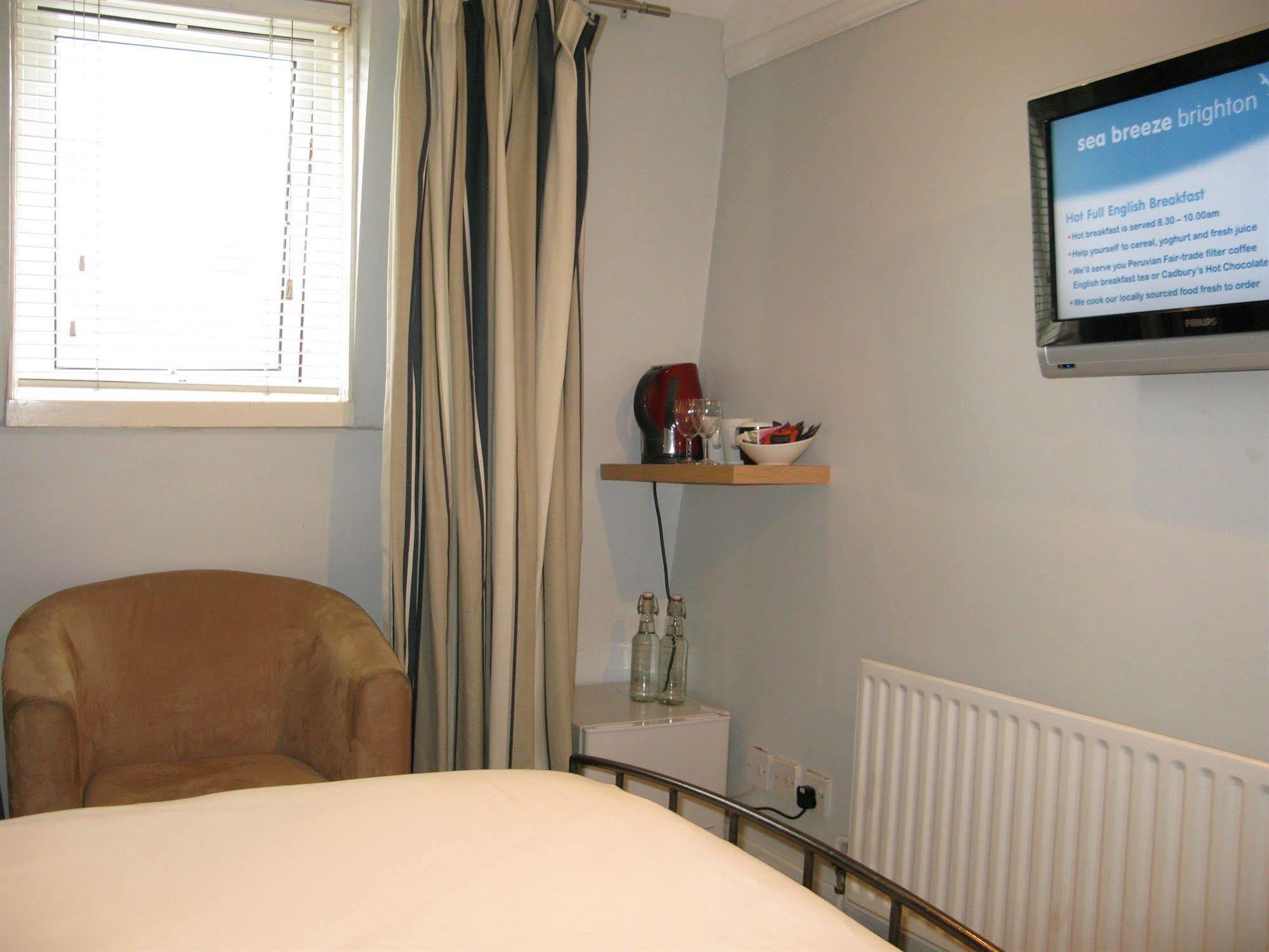 Oyo Lifestyle Hotel Sea Breeze Brighton ภายนอก รูปภาพ