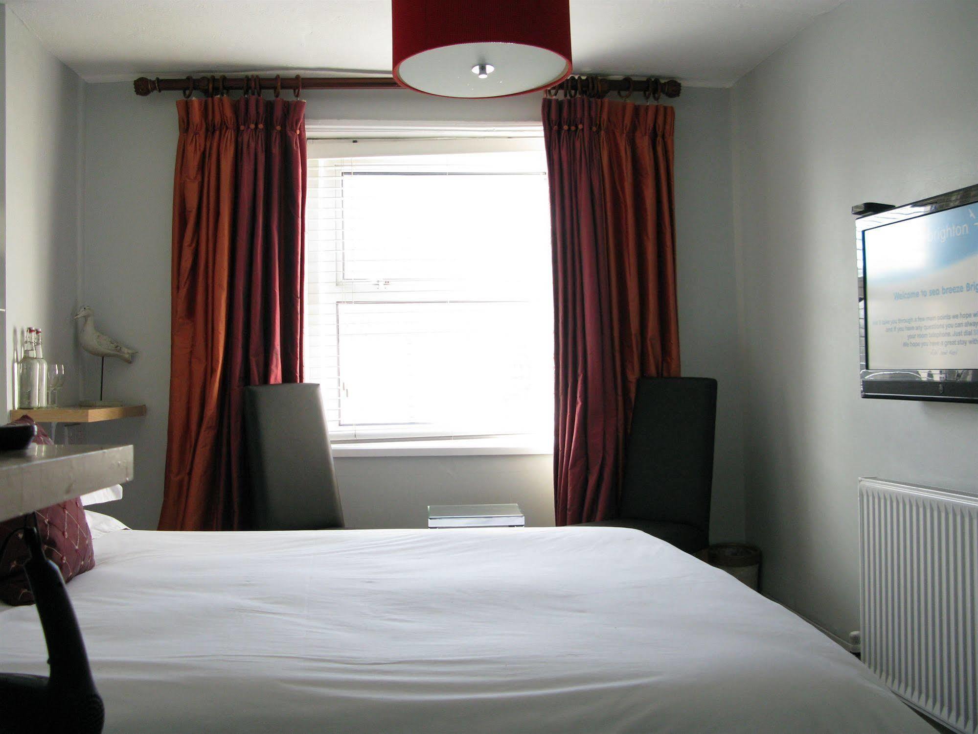 Oyo Lifestyle Hotel Sea Breeze Brighton ภายนอก รูปภาพ