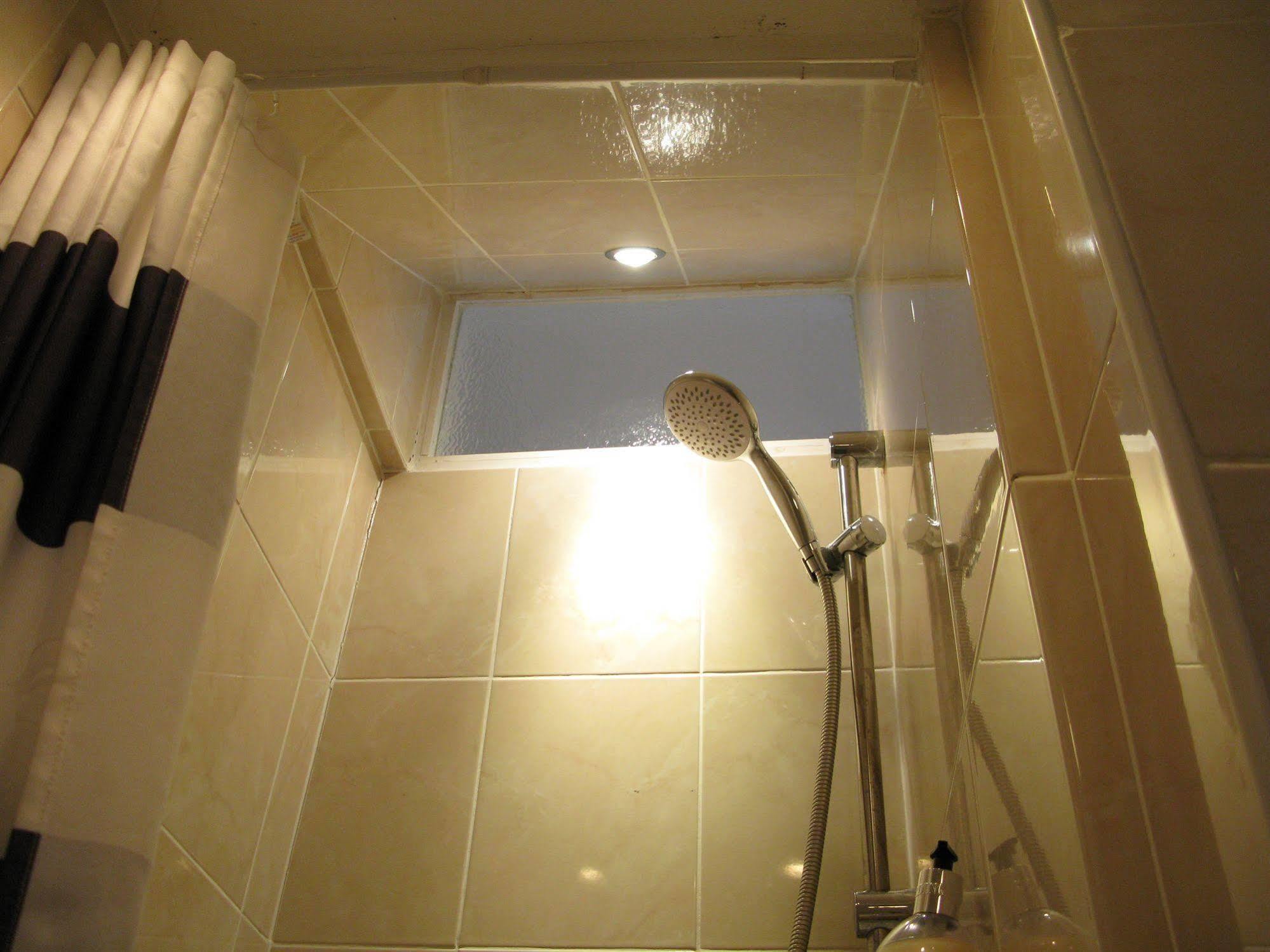 Oyo Lifestyle Hotel Sea Breeze Brighton ภายนอก รูปภาพ