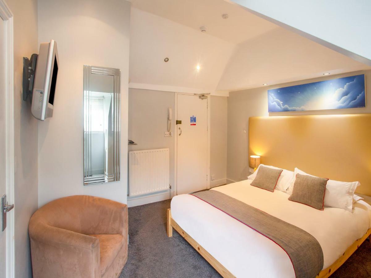 Oyo Lifestyle Hotel Sea Breeze Brighton ภายนอก รูปภาพ